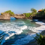 Pantai Batu Bolong, Keindahan Pantai dan Pemandangan Tebing di Canggu, Bali