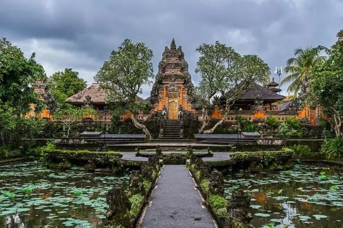 Petualangan Budaya di Istana Ubud, Menyusuri Keindahan Arsitektur dan Tradisi Kerajaan Bali