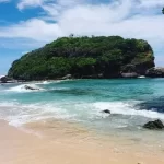 Pantai Batu Bengkung di Malang